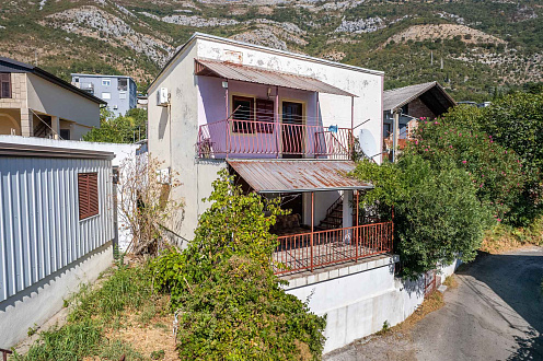 Haus mit Meer- und Bergblick in Sutomore — 110 m², Grundstück 150 m²